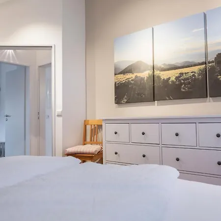 Stern Apartment *